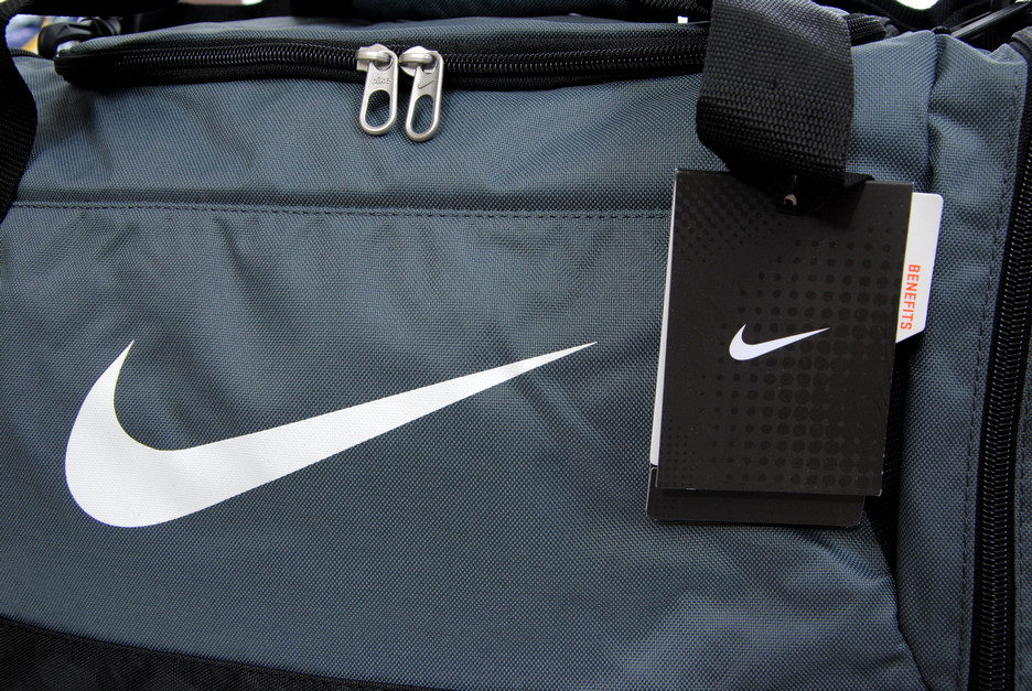 Nike Sporttasche mit Reißverschluss Brasilia 6 BA4829 074 