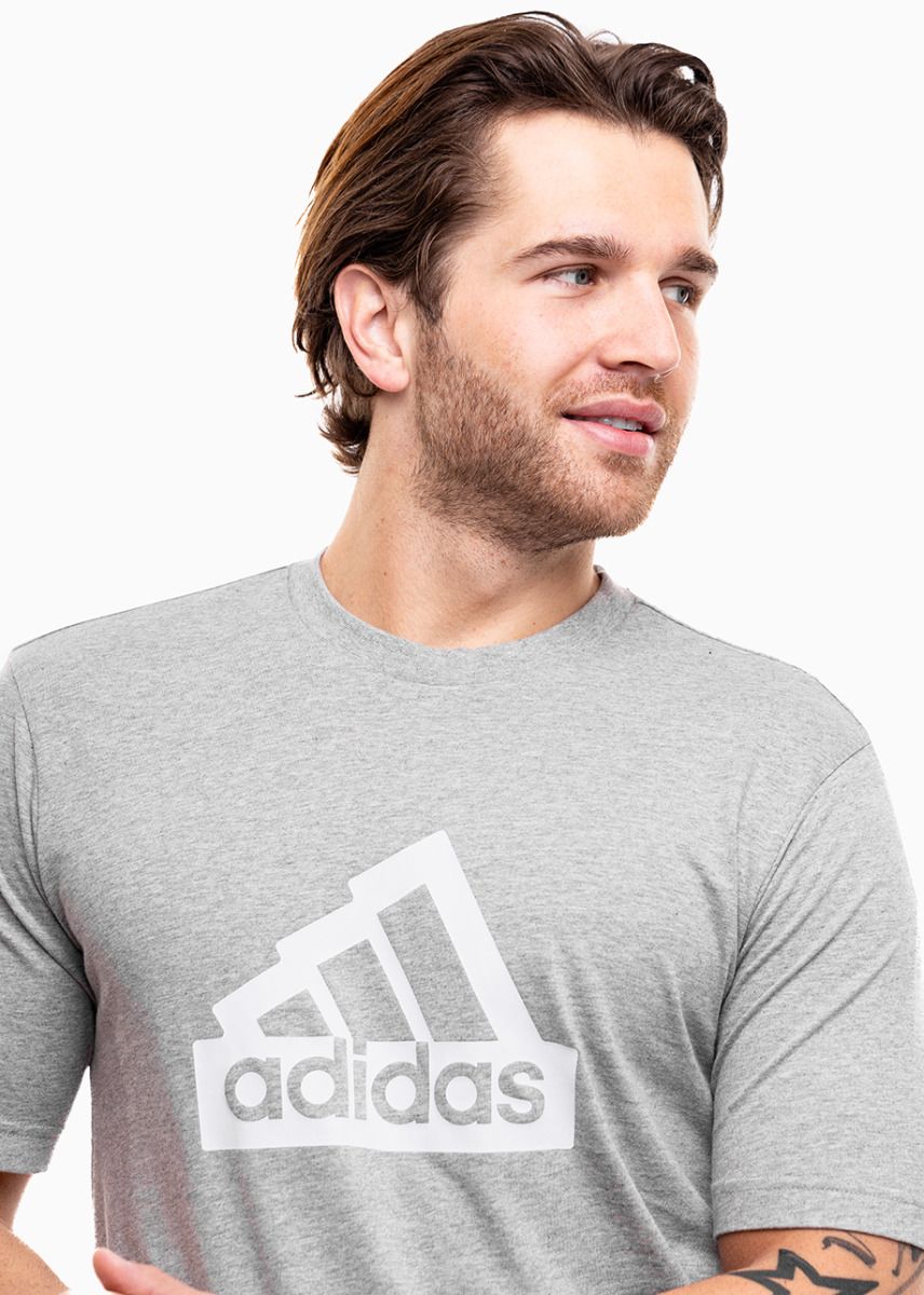 adidas Herren T-Shirt Modern Essentials Graphic IW2648