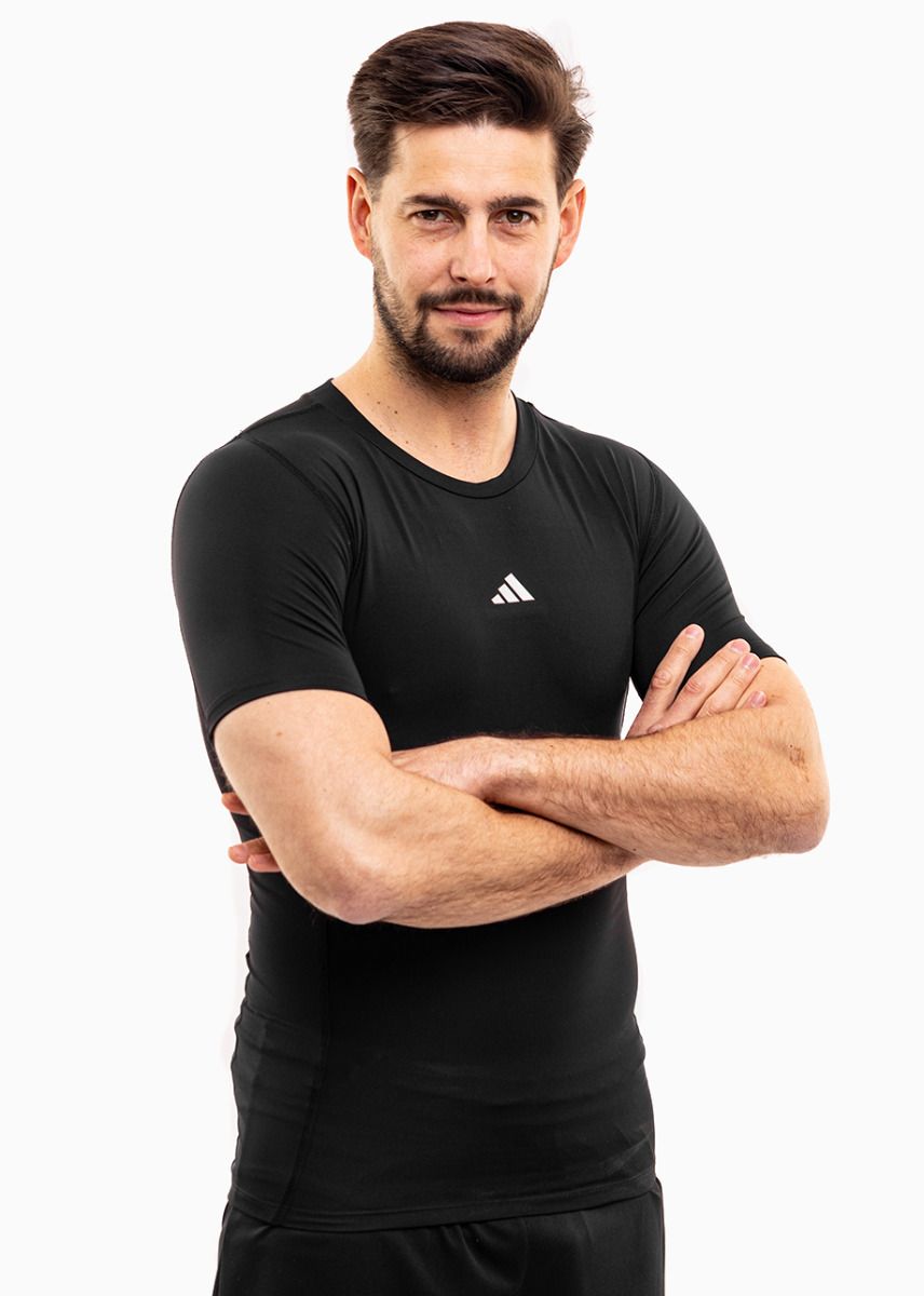 adidas Herren T-Shirt Techfit Short Sleeve Tee JP4674 adidas Herren T-Shirt Techfit Short Sleeve Tee JP4674