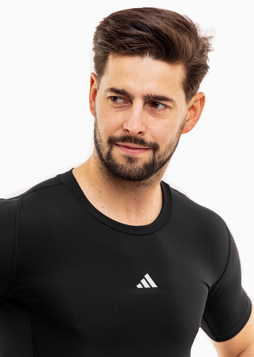 adidas Herren T-Shirt Techfit Short Sleeve Tee JP4674 adidas Herren T-Shirt Techfit Short Sleeve Tee JP4674