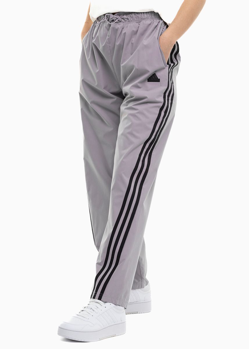 adidas Damenhose Future Icons Three Stripes Woven IS3655