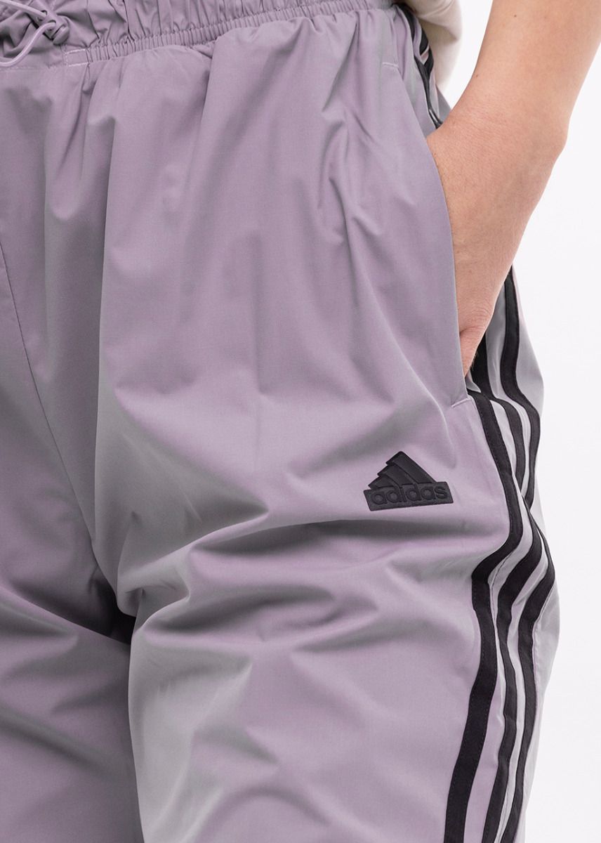 adidas Damenhose Future Icons Three Stripes Woven IS3655