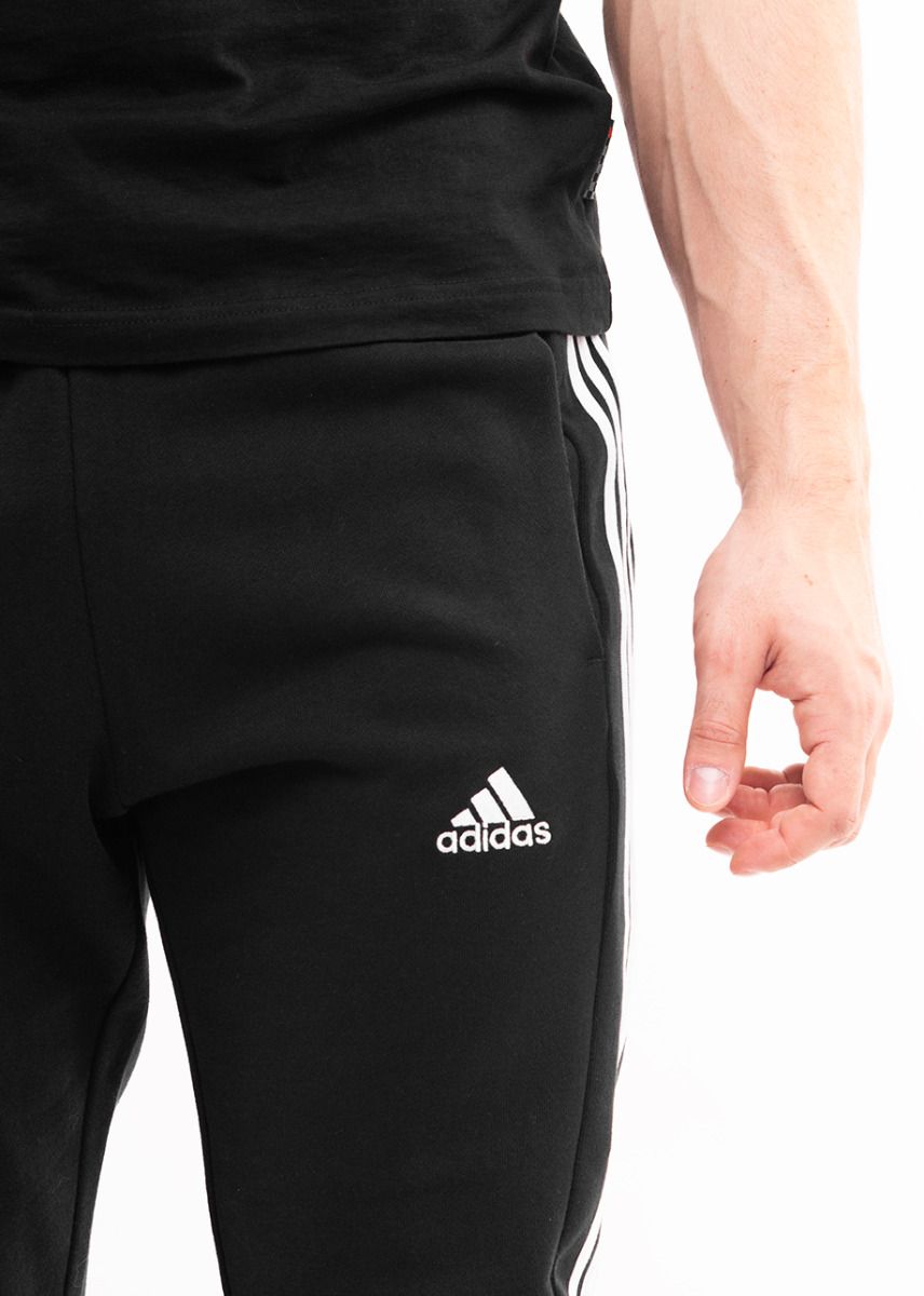 adidas Herrenhose Essentials French Terry Tapered Cuff 3-Stripes HA4337