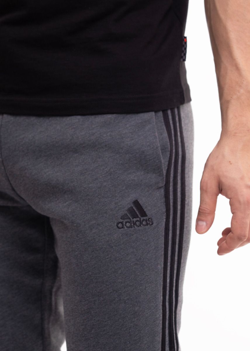 adidas Herren Hose Essentials French Terry Tapered Cuff 3-Stripes Pants H12256