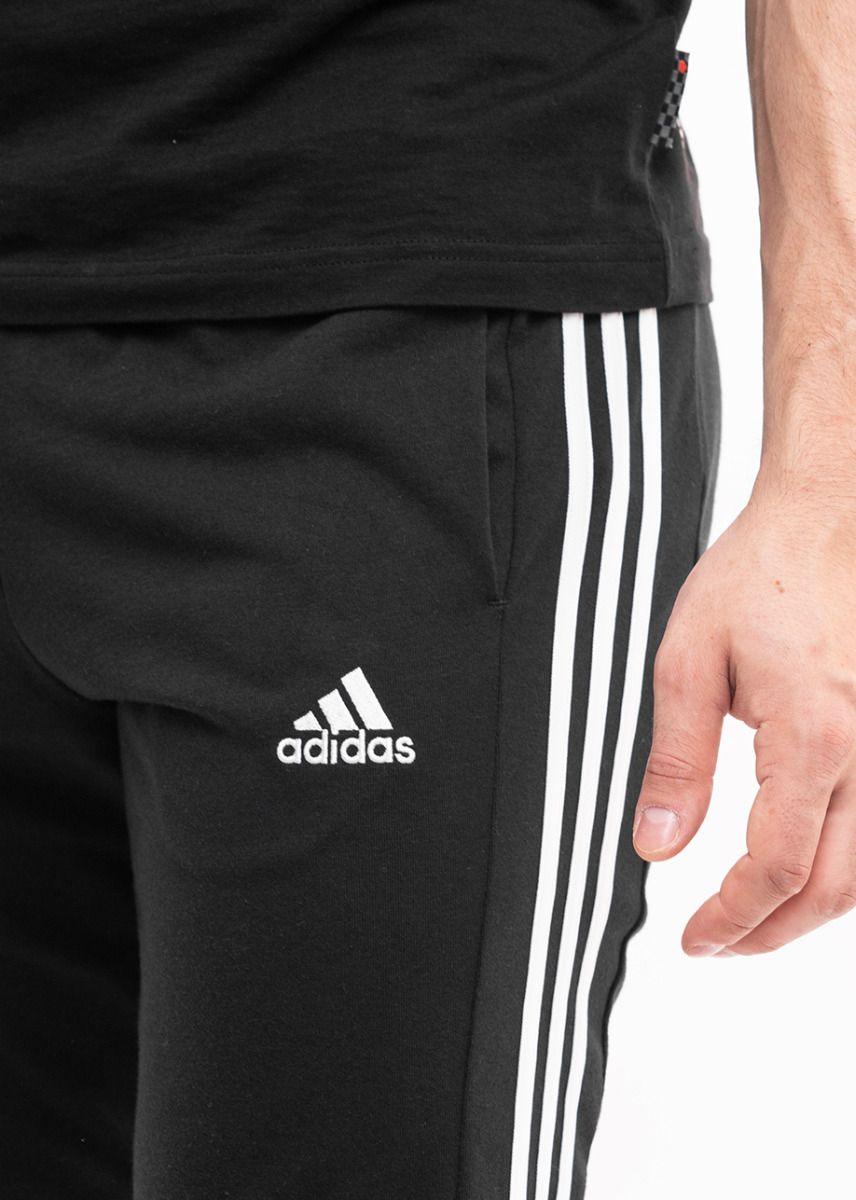 adidas Herrenhose Essentials Single Jersey Tapered Open Hem 3-Stripes IC0044