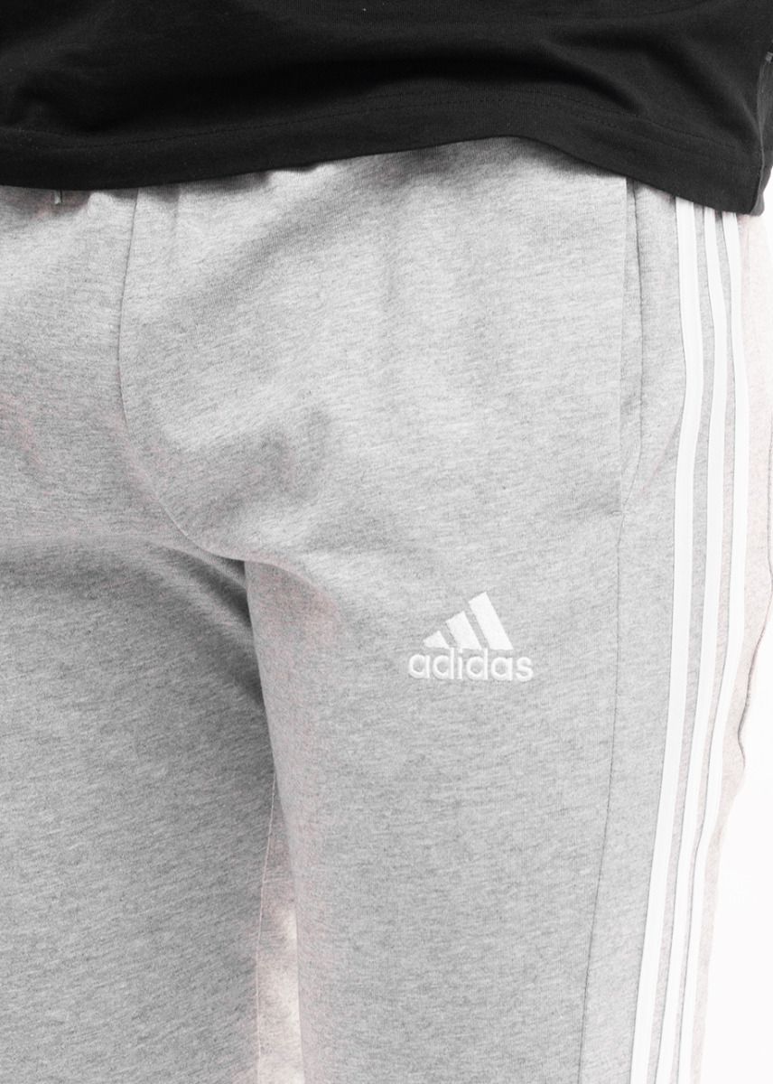 adidas Herrenhose Essentials Single Jersey Tapered Open Hem 3-Stripes IC0046