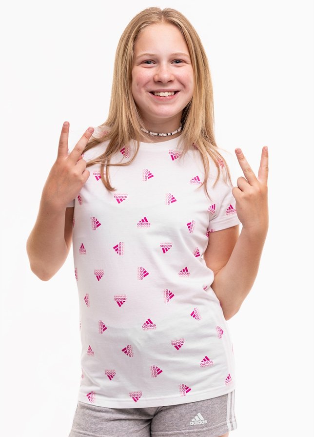 adidas Kinder T-Shirt Brand Love Print Cotton Tee IB8918 adidas Kinder T-Shirt Brand Love Print Cotton Tee IB8918