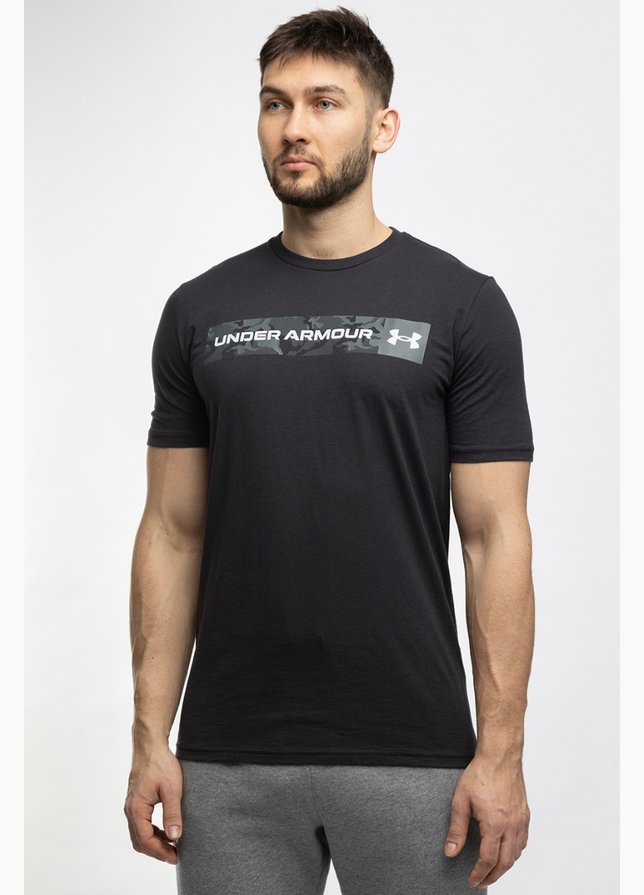 Under Armour Herren T-Shirt Camo Chest Stripe SS 1376830 001 Under Armour Herren T-Shirt Camo Chest Stripe SS 1376830 001