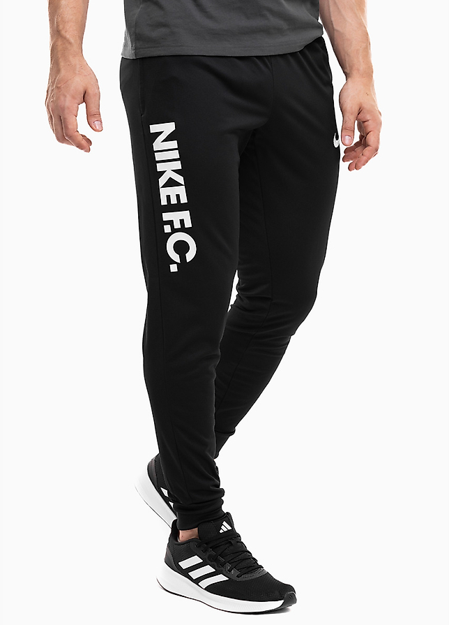 Nike Jogginghose Herren NK Dri-Fit FC Liber Pant K DC9016 010 Nike Jogginghose Herren NK Dri-Fit FC Liber Pant K DC9016 010